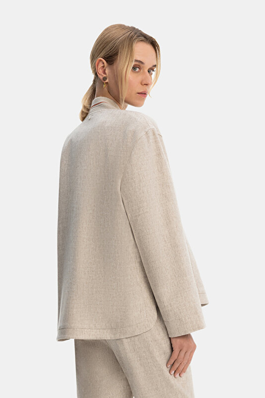 BEIGE UPRIGHT COLLAR JACKET 2