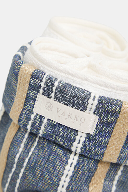 POUCH WITH TOWEL 2