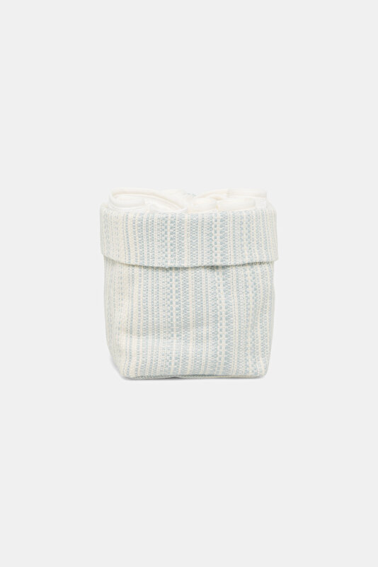 POUCH WITH TOWEL