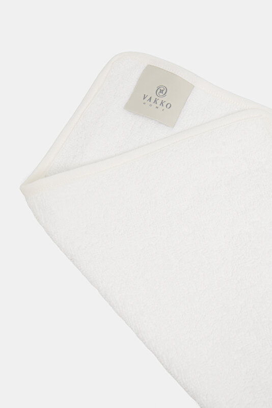 POUCH WITH TOWEL 3