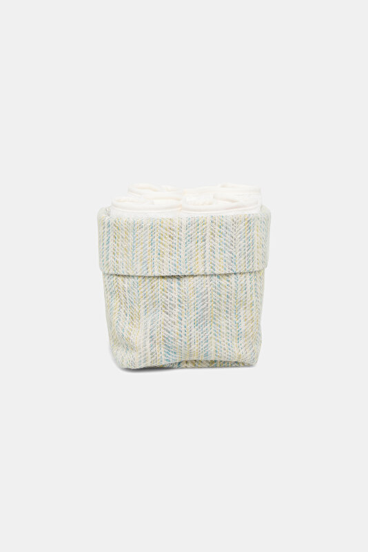 POUCH WITH TOWEL