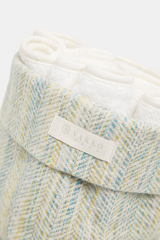 POUCH WITH TOWEL 2
