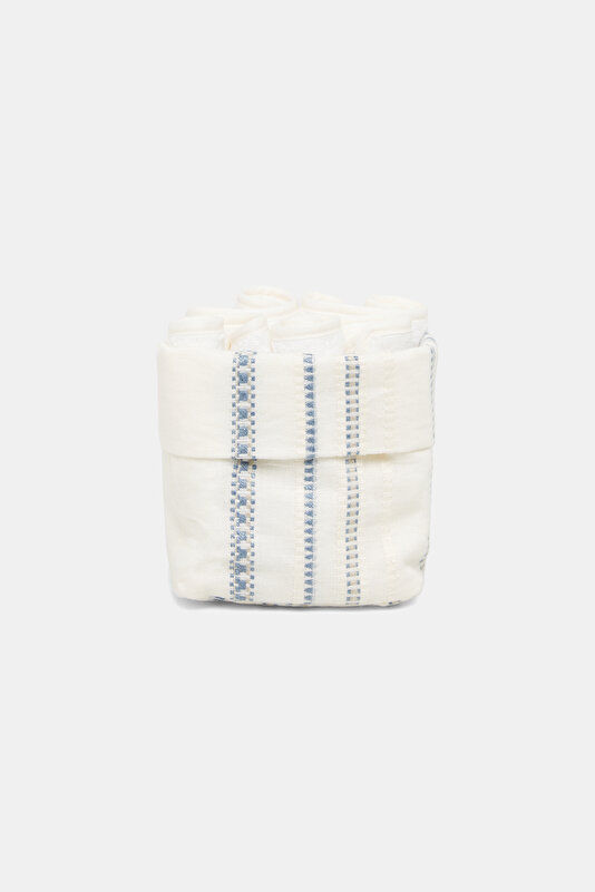 POUCH WITH TOWEL