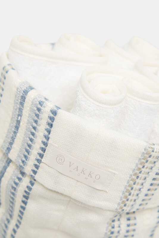 POUCH WITH TOWEL 2