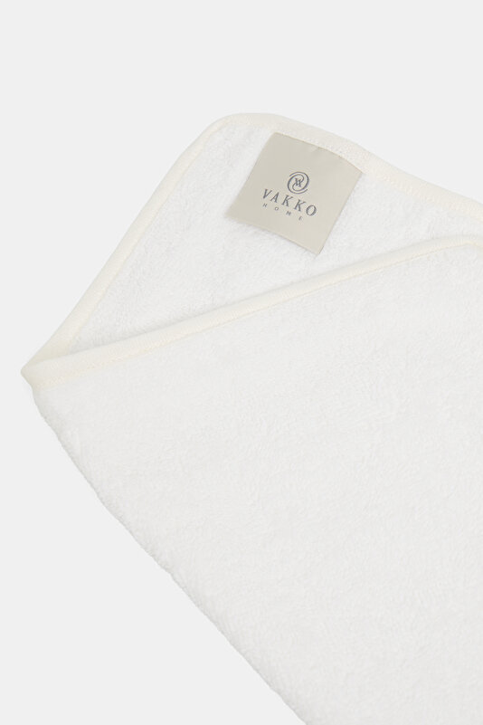 POUCH WITH TOWEL 3