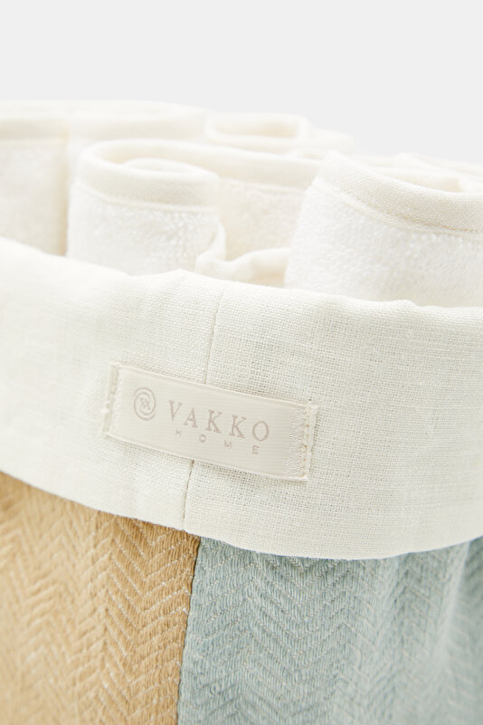 POUCHES WITH TOWELS 2