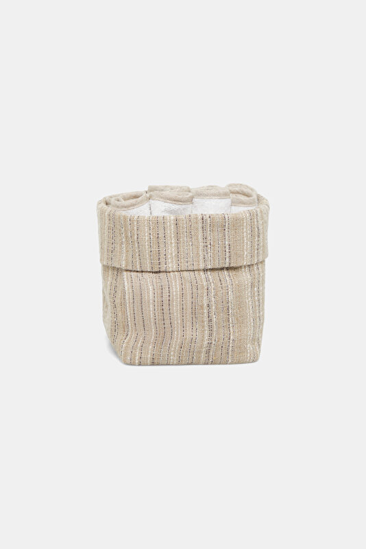 POUCH WITH TOWEL