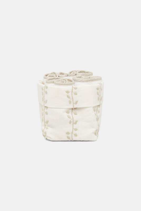 POUCH WITH TOWEL