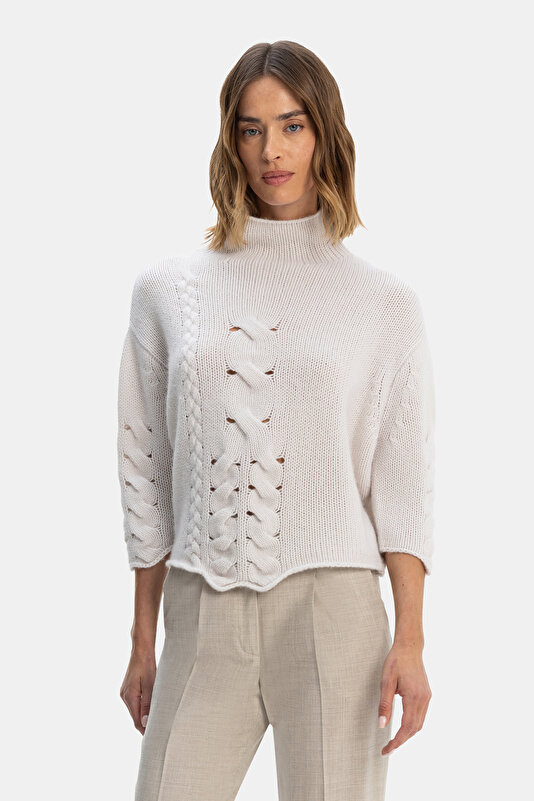 ECRU UPRIGHT COLLAR TRICOT