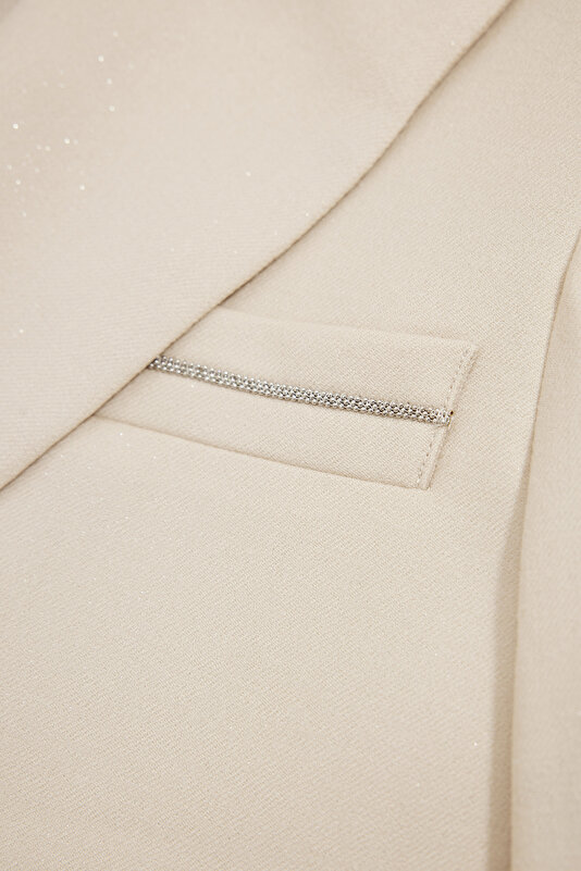 BEIGE JACKET 4