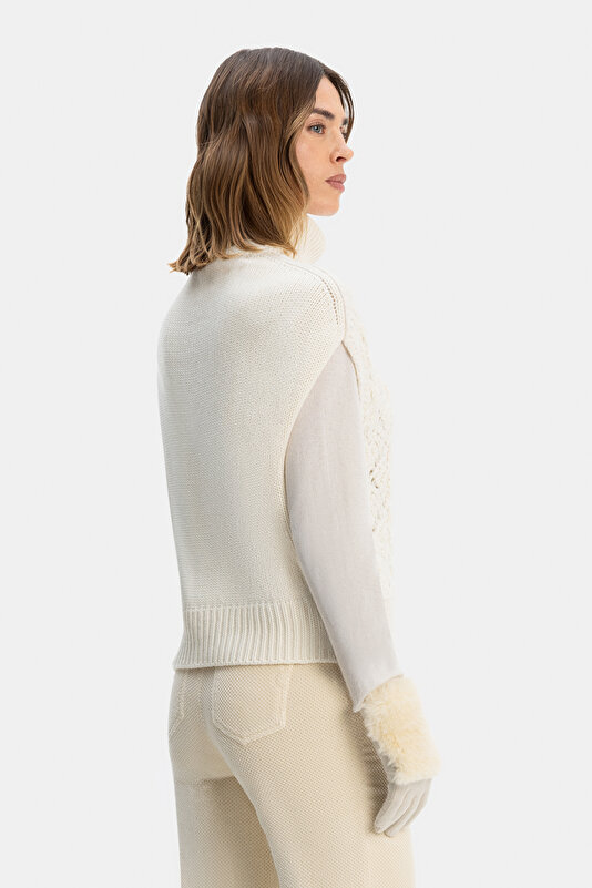 ECRU UPRIGHT COLLAR 2