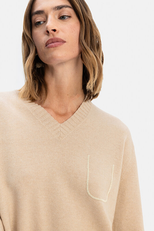 BEIGE V NECK 3
