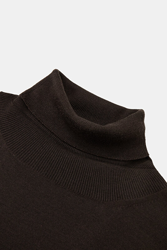 DARK BROWN TURTLENECK TRICOT 3