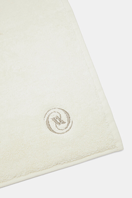 MONOGRAM FOOT TOWEL 2