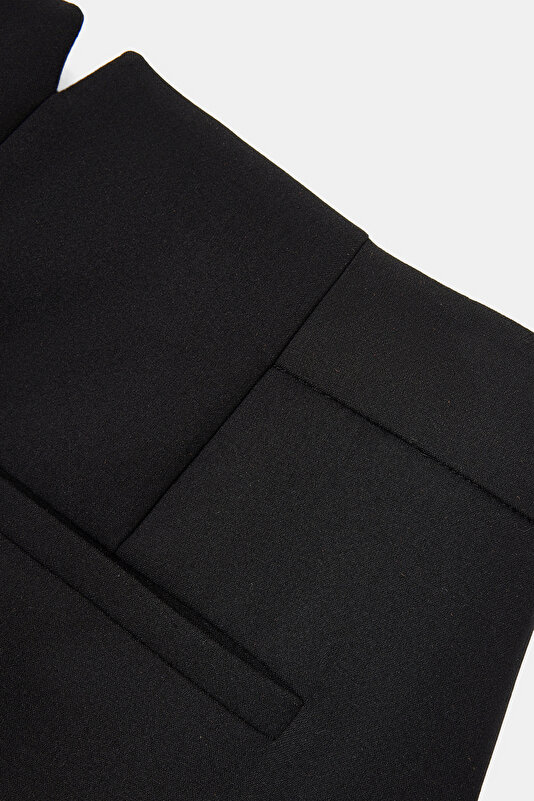 SİYAH DAR PAÇA PANTOLON 4
