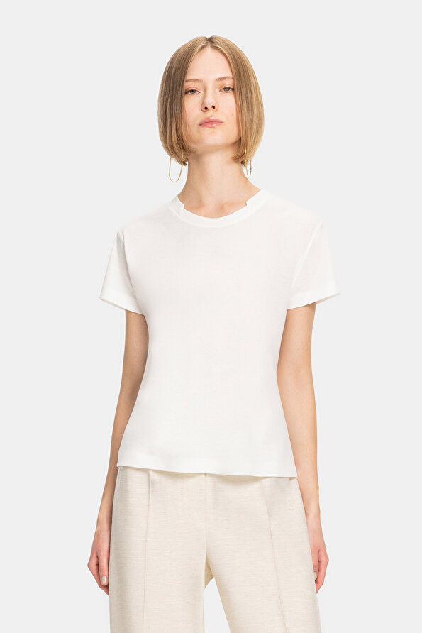 ECRU BASIC / ROUND NECKLINE SHORT SLEEVE TSHIRT