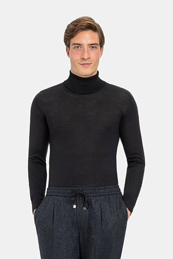 BLACK TURTLENECK TRICOT JERSEY