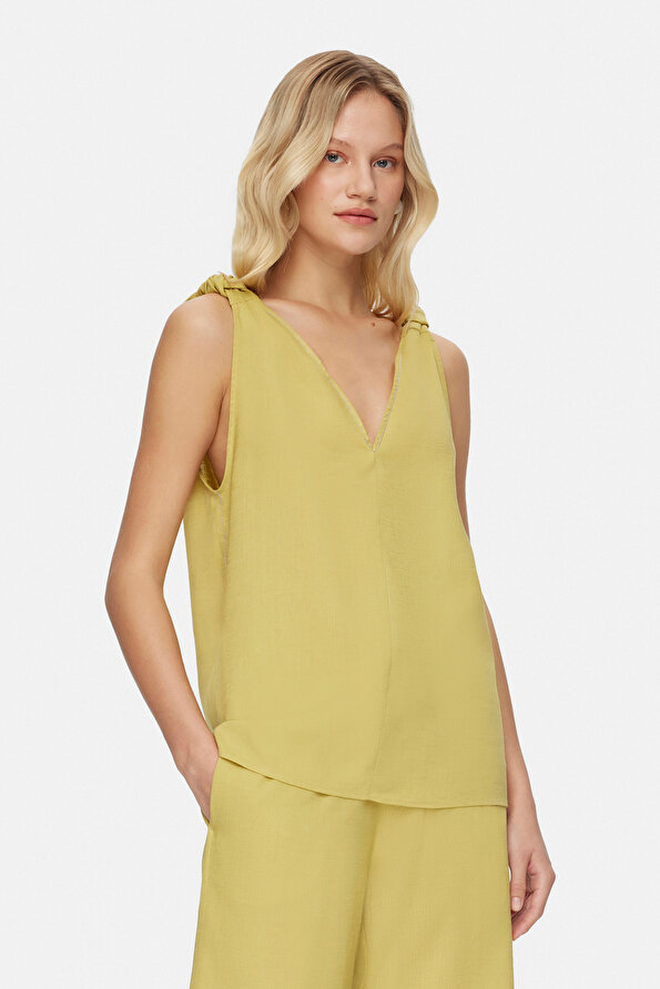 GREEN PLUNGE NECKLINE SLEEVELESS BLOUSE