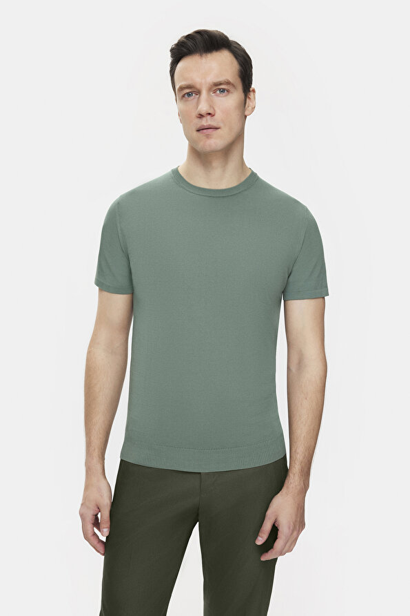 KHAKI BASIC / ROUND NECKLINE SHORT SLEEVE TSHIRT