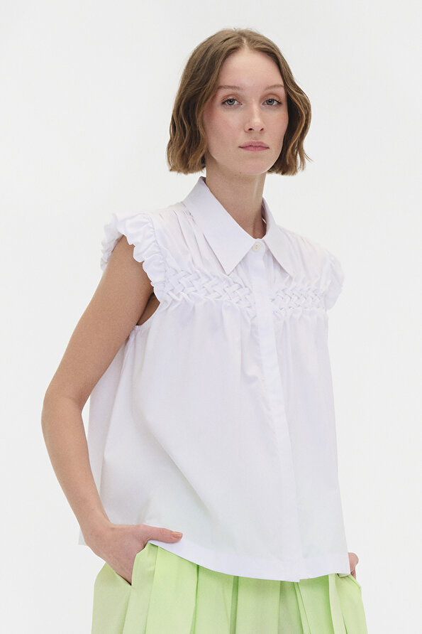 WHITE SLEEVELESS BLOUSE