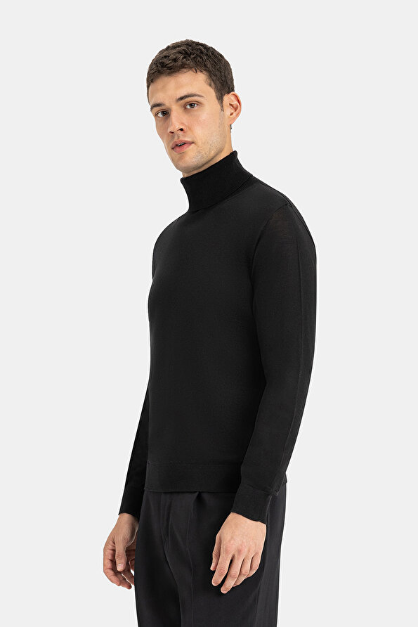 BLACK TURTLENECK TRICOT