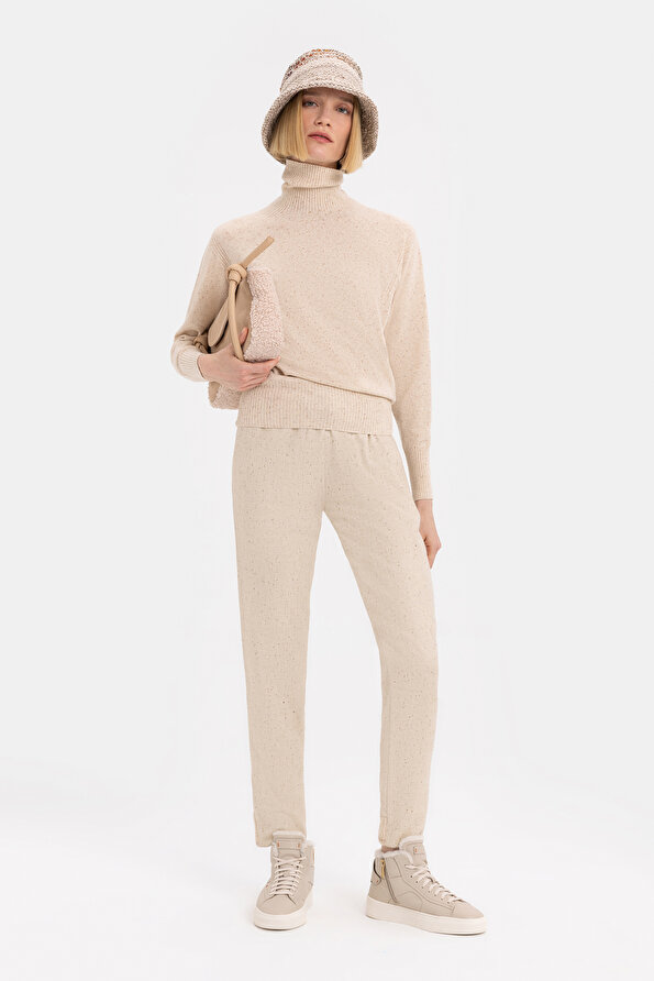 BEIGE TROUSERS