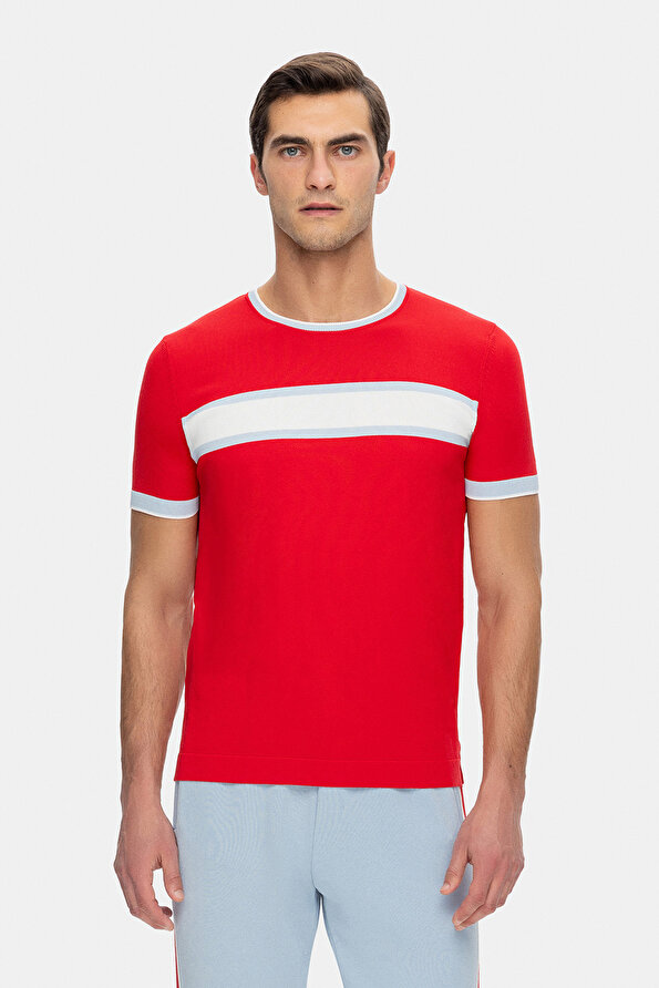 RED BASIC / ROUND NECKLINE SHORT SLEEVE TSHIRT