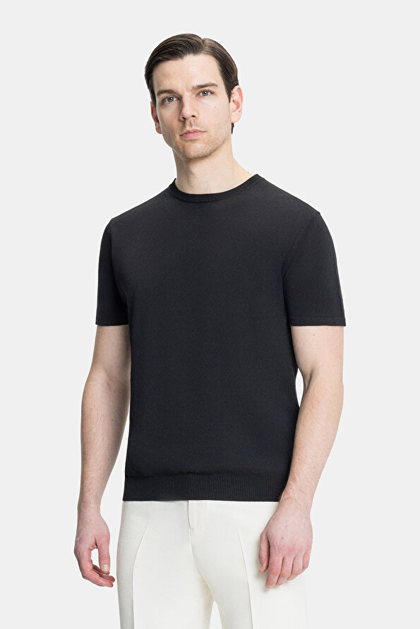 BLACK BASIC / ROUND NECKLINE SHORT SLEEVE TSHIRT