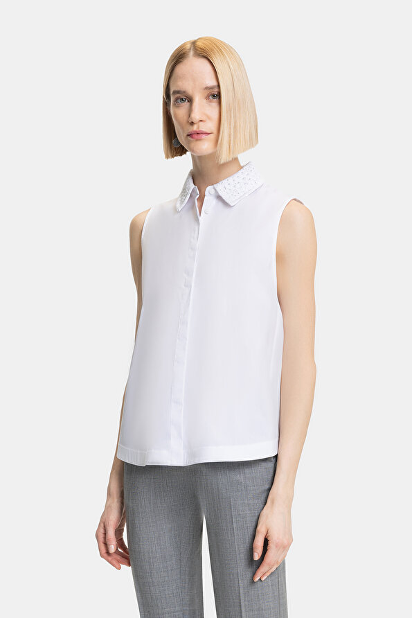 WHITE SLEEVELESS SHIRT