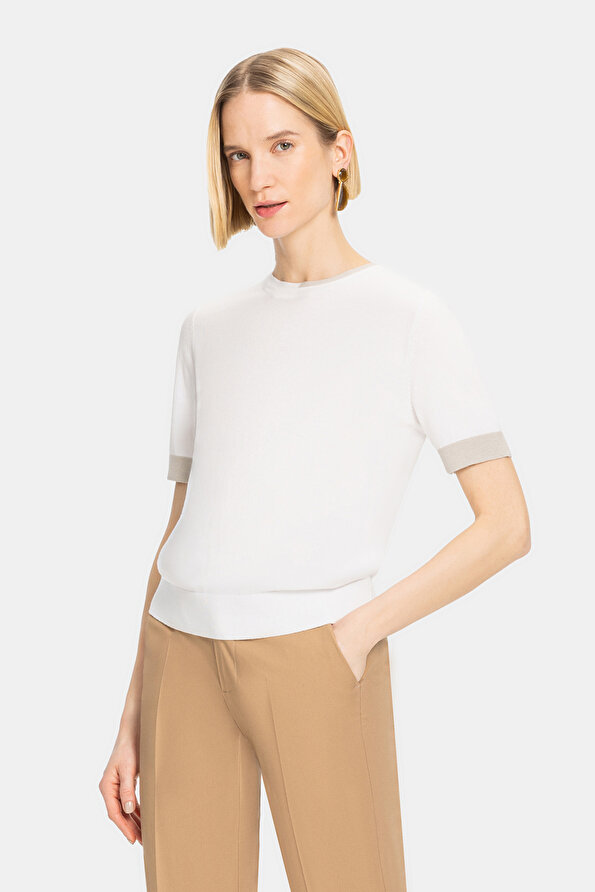 BEIGE BASIC / ROUND NECKLINE SHORT SLEEVE BLOUSE