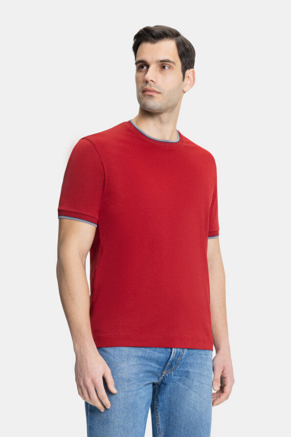 RED BASIC / ROUND NECKLINE SHORT SLEEVE TSHIRT