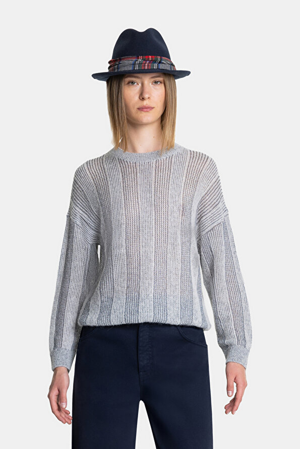 WHITE BASIC / ROUND NECKLINE TRICOT