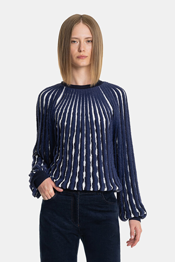 WHITE BASIC / ROUND NECKLINE TRICOT