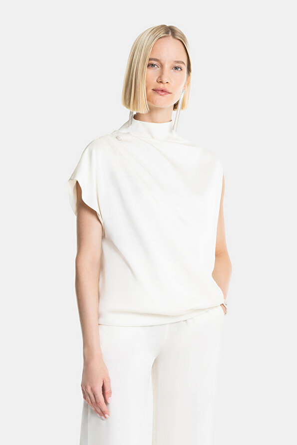 ECRU UPRIGHT COLLAR SLEEVELESS BLOUSE