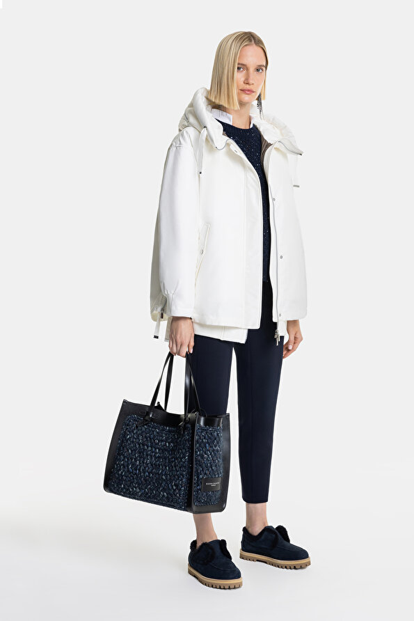 WHITE COAT