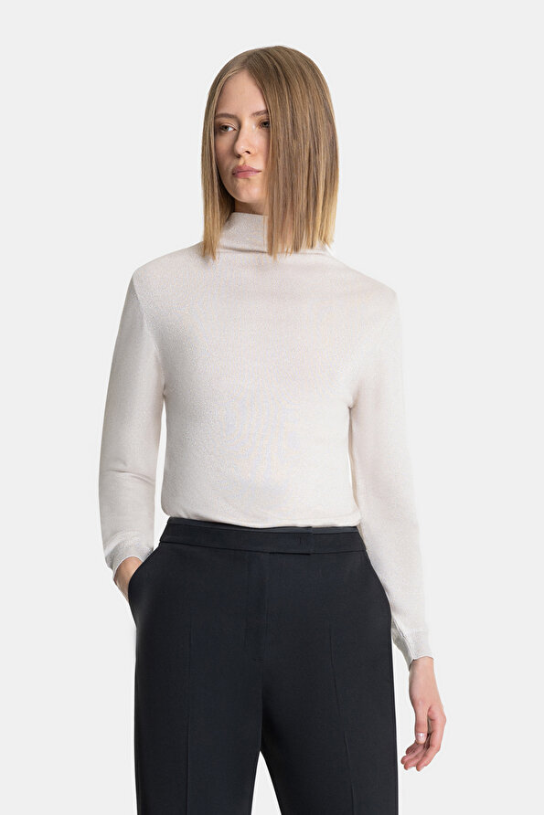 BEIGE UPRIGHT COLLAR TRICOT