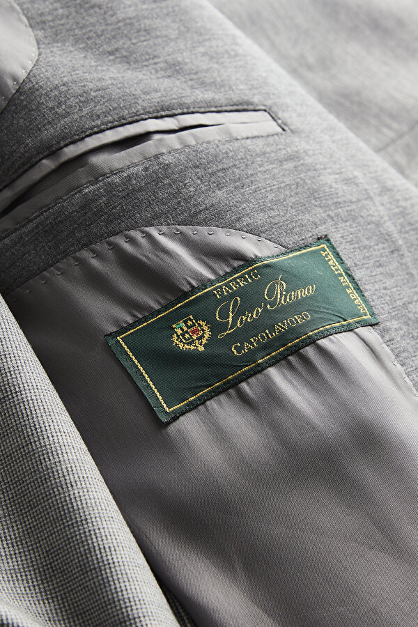 SUIT 7