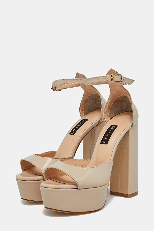 BEIGE PATENT LEATHER SHOE 2