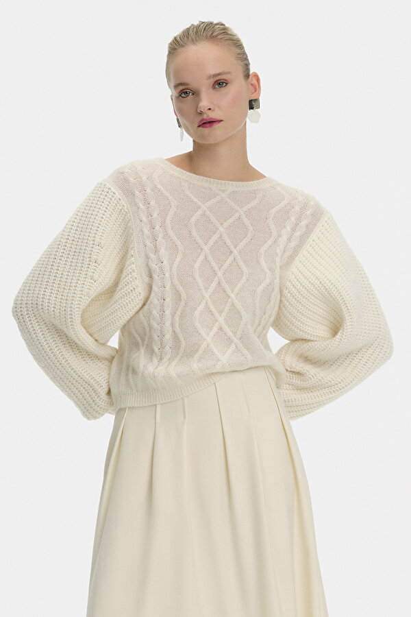 KNITWEAR
