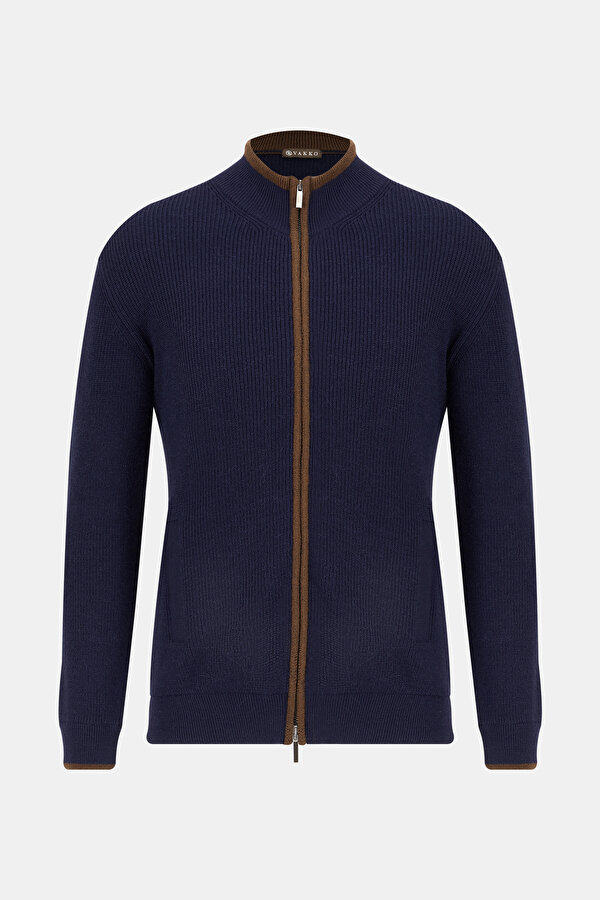 KNITWEAR