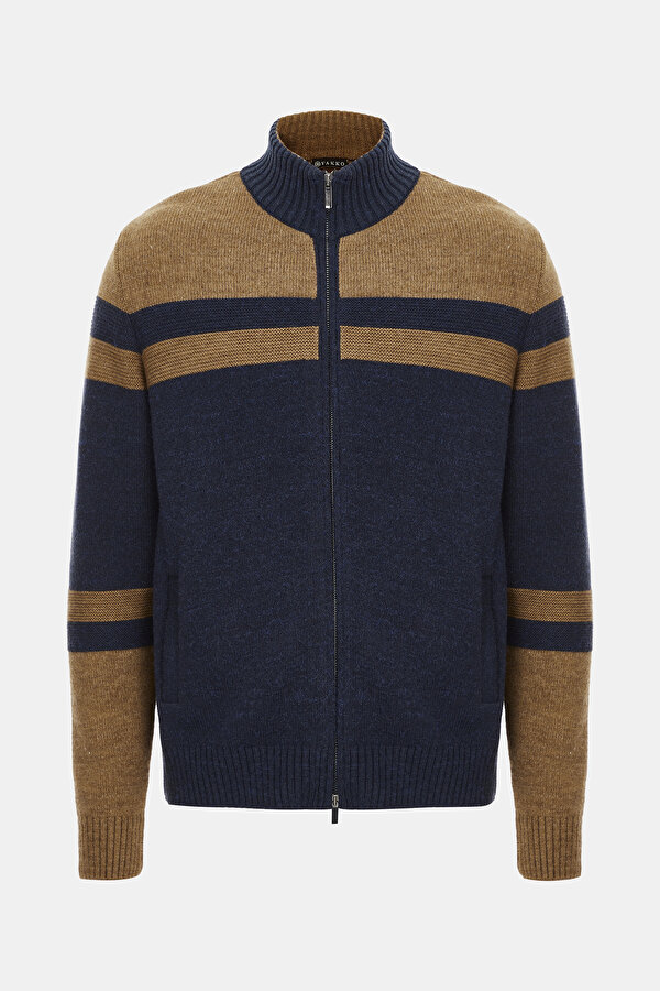 KNITWEAR