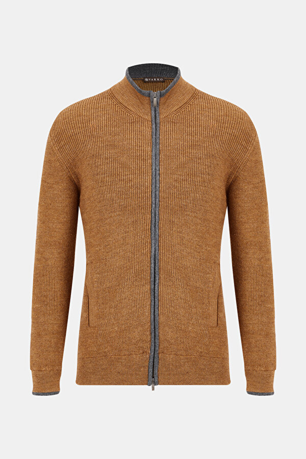 KNITWEAR