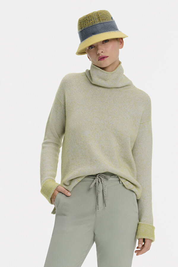 KNITWEAR
