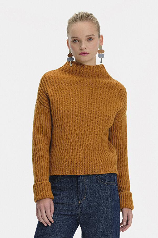 KNITWEAR
