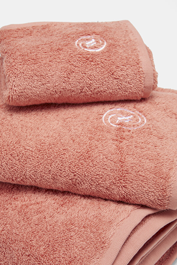 MONOGRAM HAVLU 6