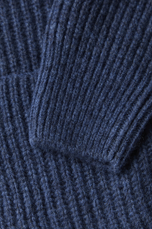 KNITWEAR 7