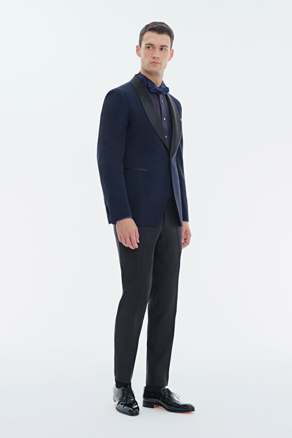 BLACK TUXEDO