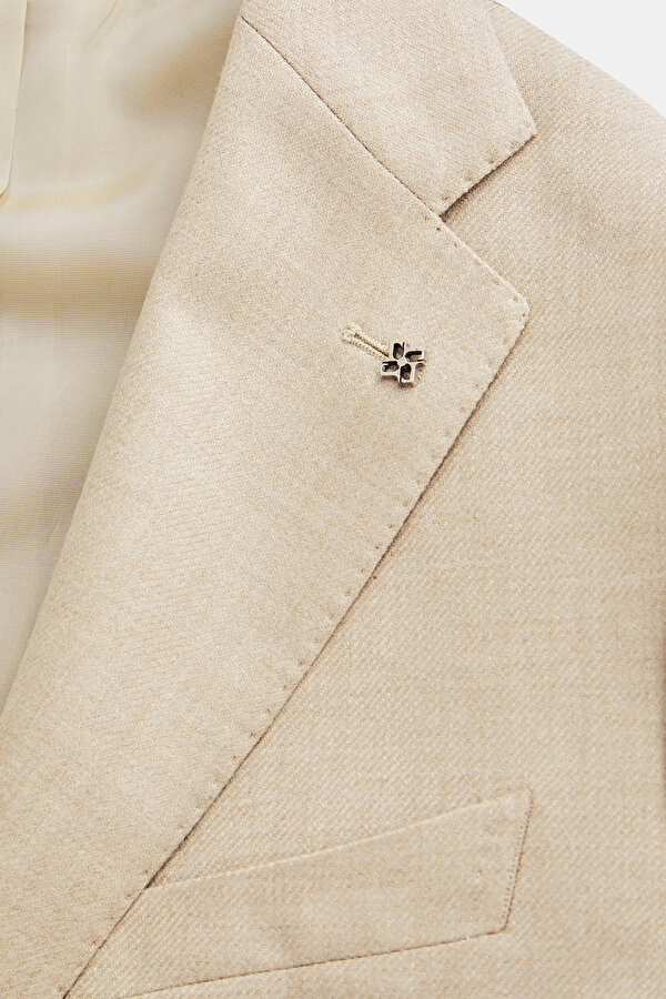 BEIGE JACKET 6
