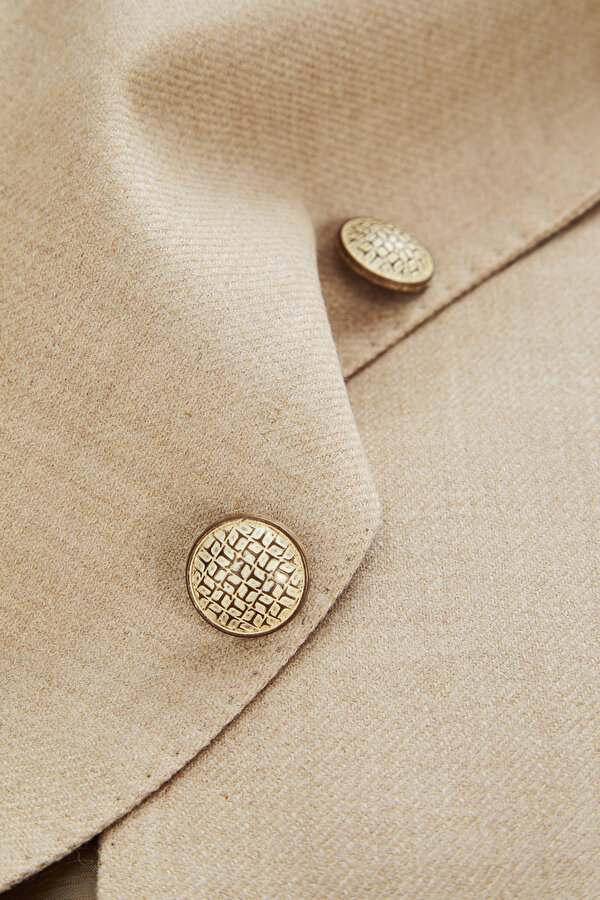 BEIGE JACKET 7
