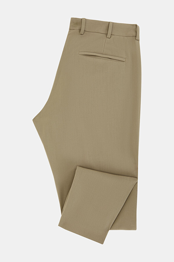 BEIGE TROUSERS 2